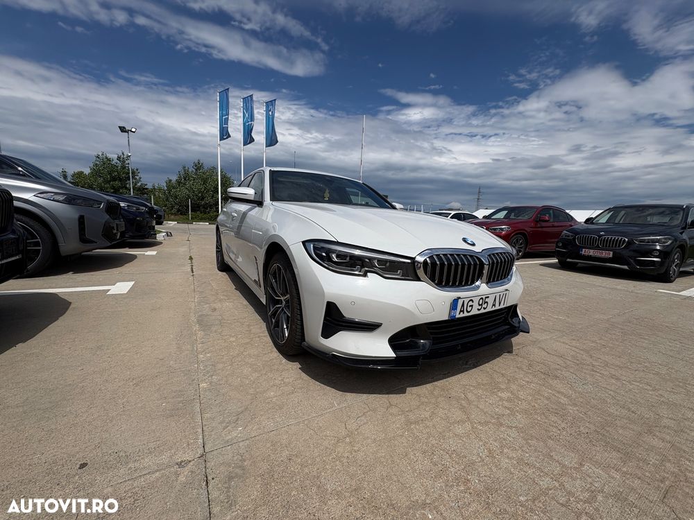 BMW Seria 3 330i xDrive AT - 1