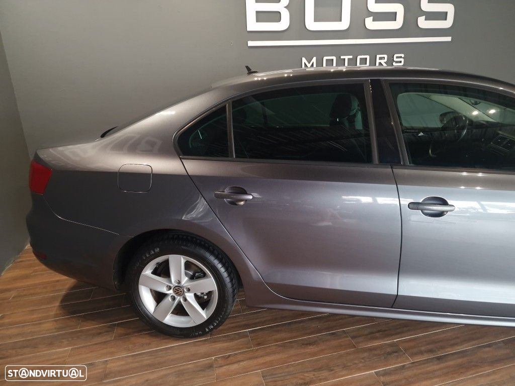 VW Jetta 1.6 TDi Highline - 7