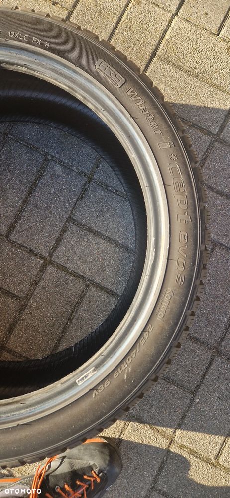Sprzedam opony zimowe Hankook Winter i*cept evo2 245/40 R19 98V RUN FLAT SYSTEM 43/2023- 4szt. - 3