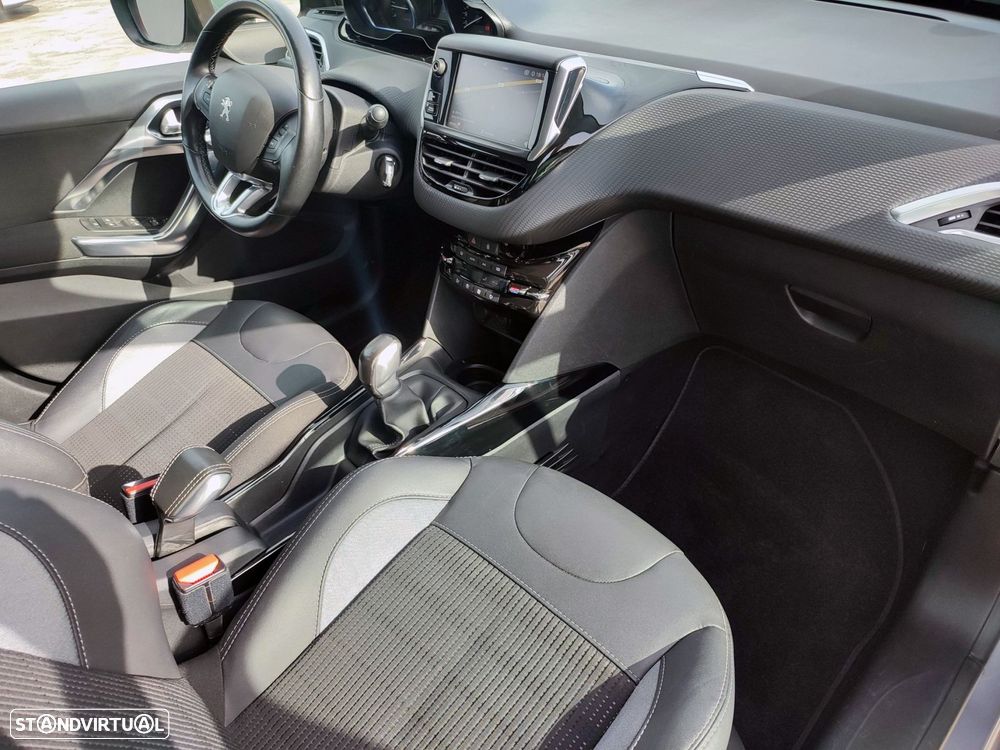 Peugeot 2008 1.2 PureTech Style - 40