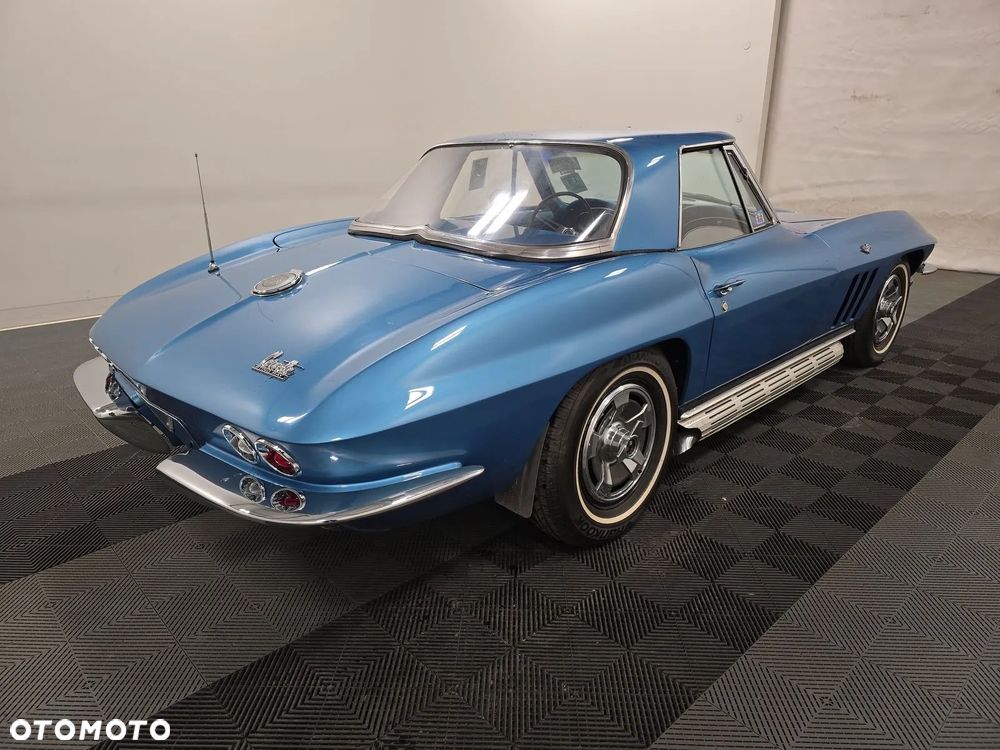 Chevrolet Corvette - 3