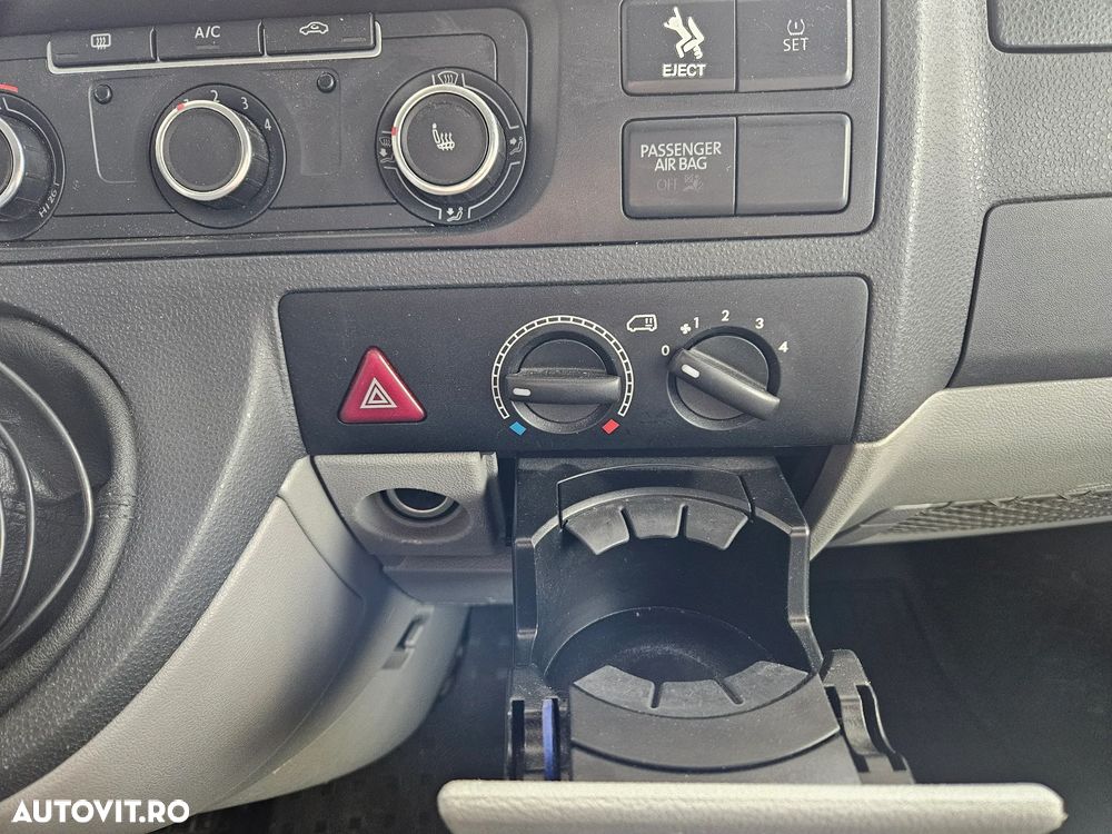 Volkswagen Caravelle - 27