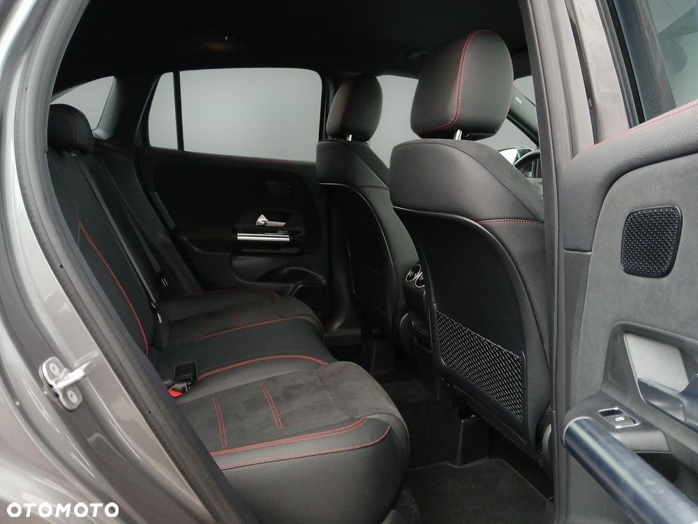 Mercedes-Benz GLA 200 AMG Line - 14