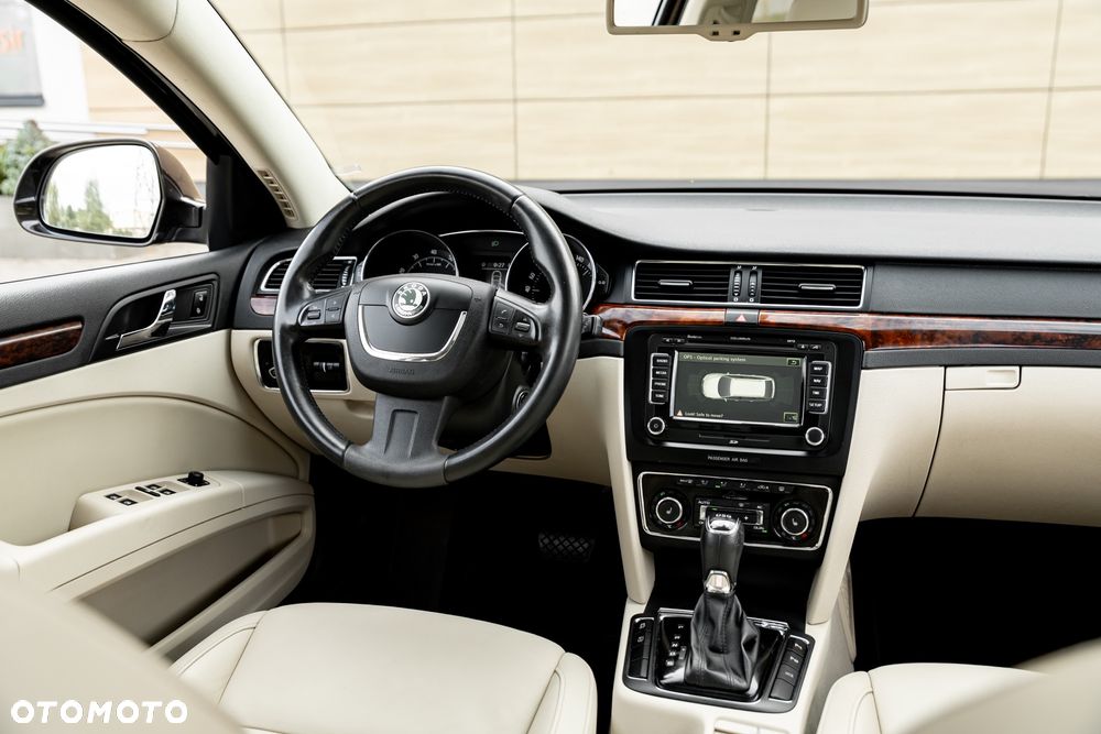 Skoda Superb Combi 3.6 V6 4x4 DSG Elegance - 33