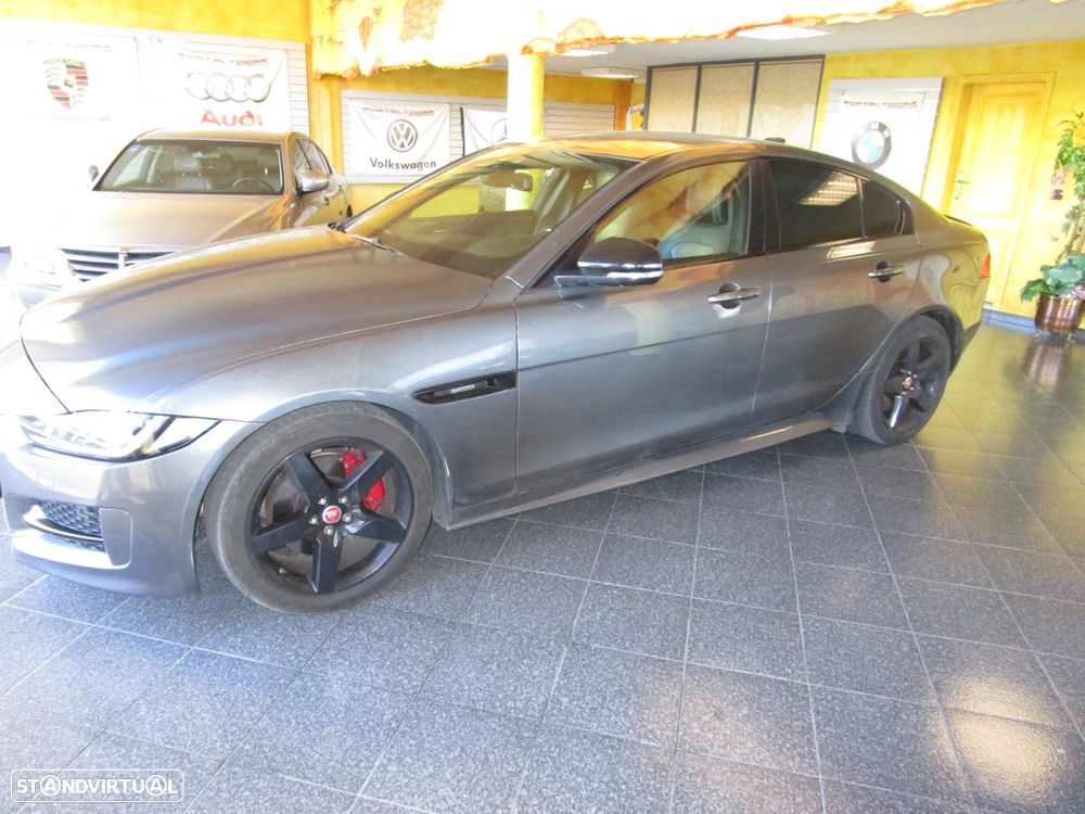 Jaguar XE 2.0 D R-Sport - 2