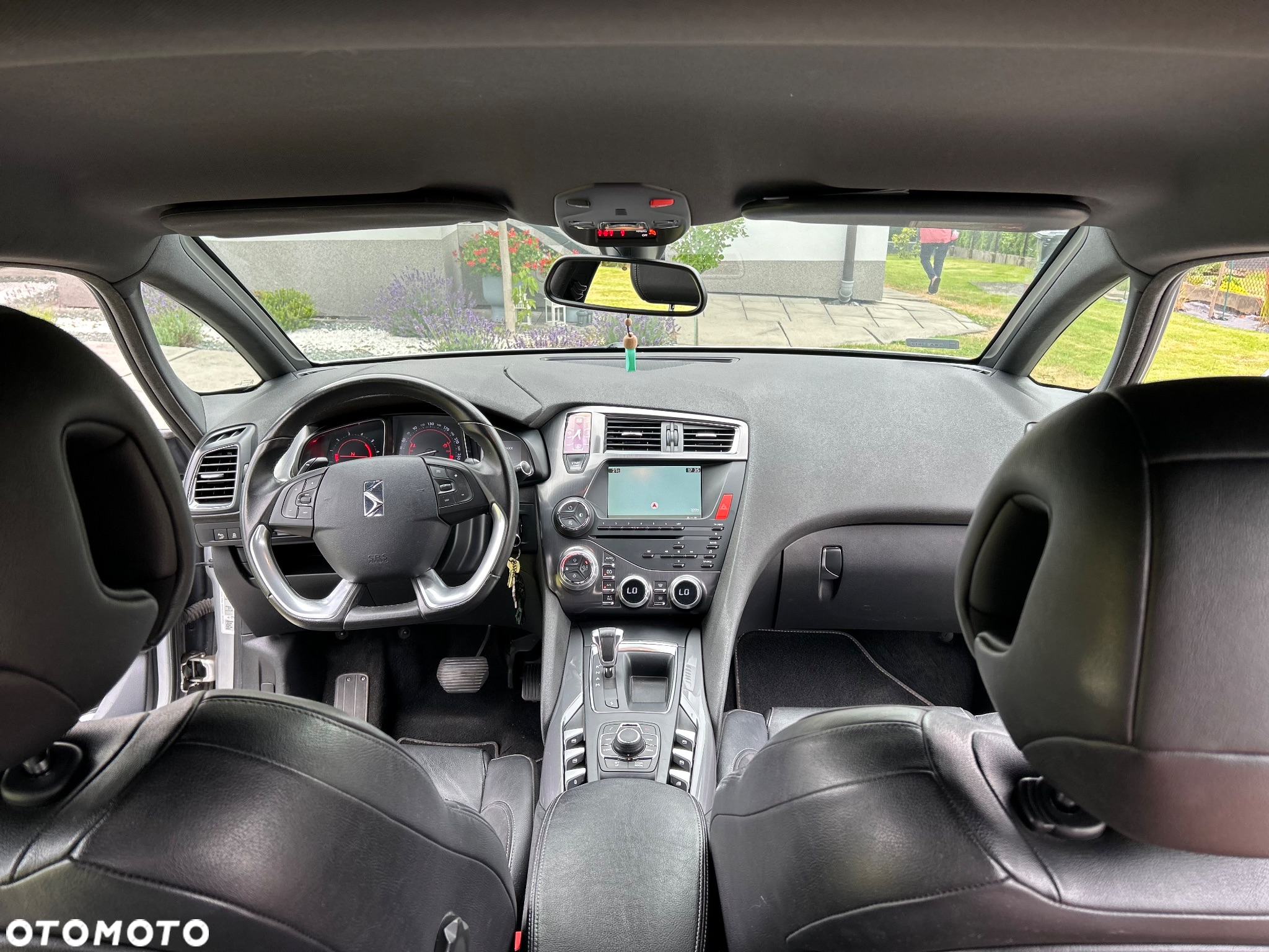 Citroën DS5 e-HDi 110 EGS6 Chic - 25