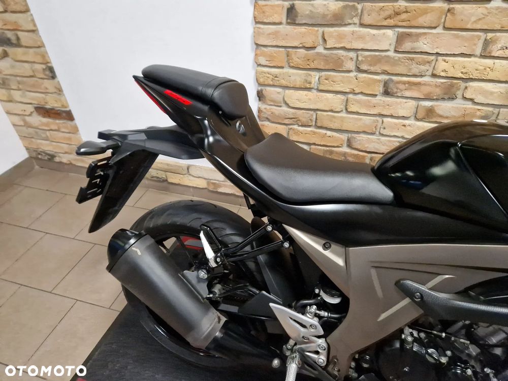 Suzuki GSX-R - 32