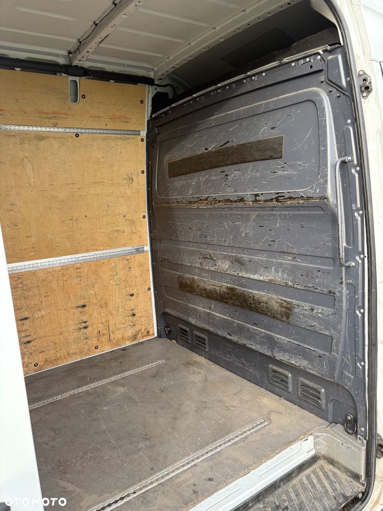Mercedes-Benz Sprinter - 16