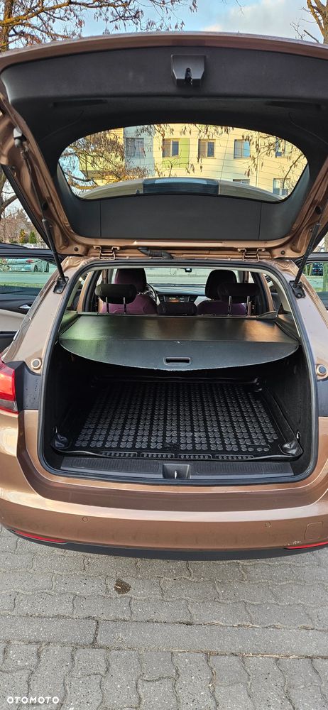 Opel Astra 1.4 T Enjoy S&S - 24