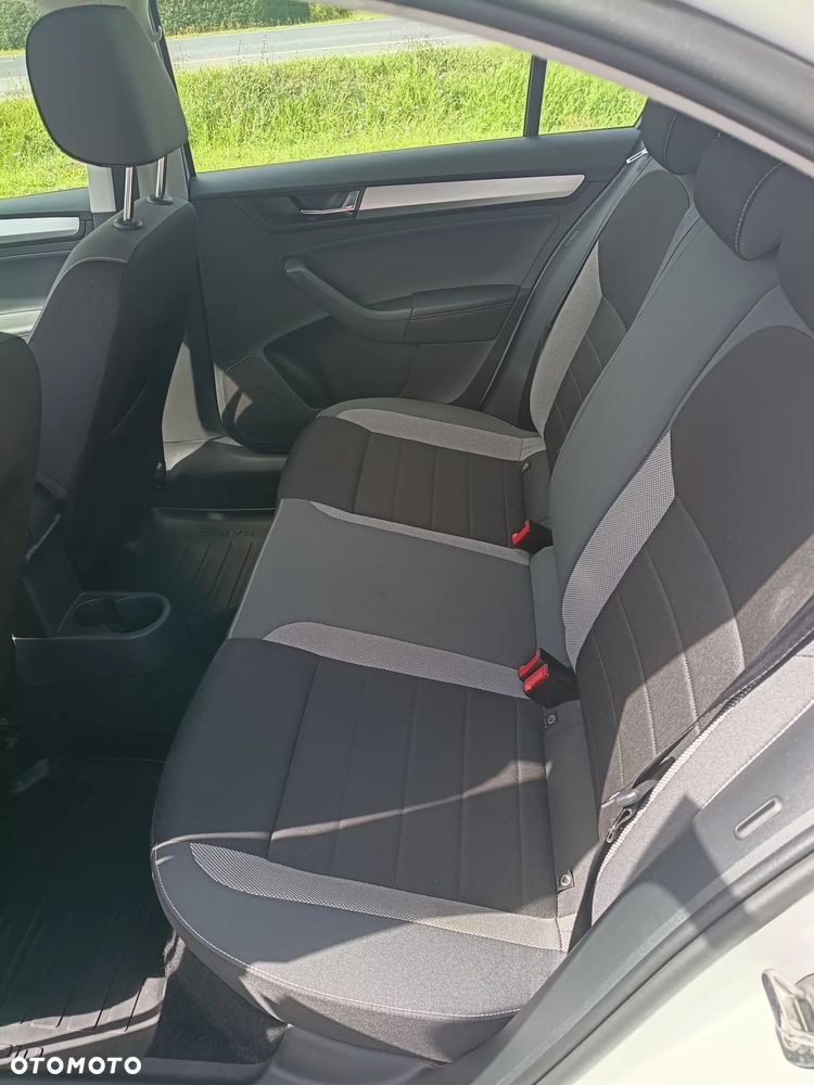 Skoda RAPID 1.0 TSI Ambition - 10