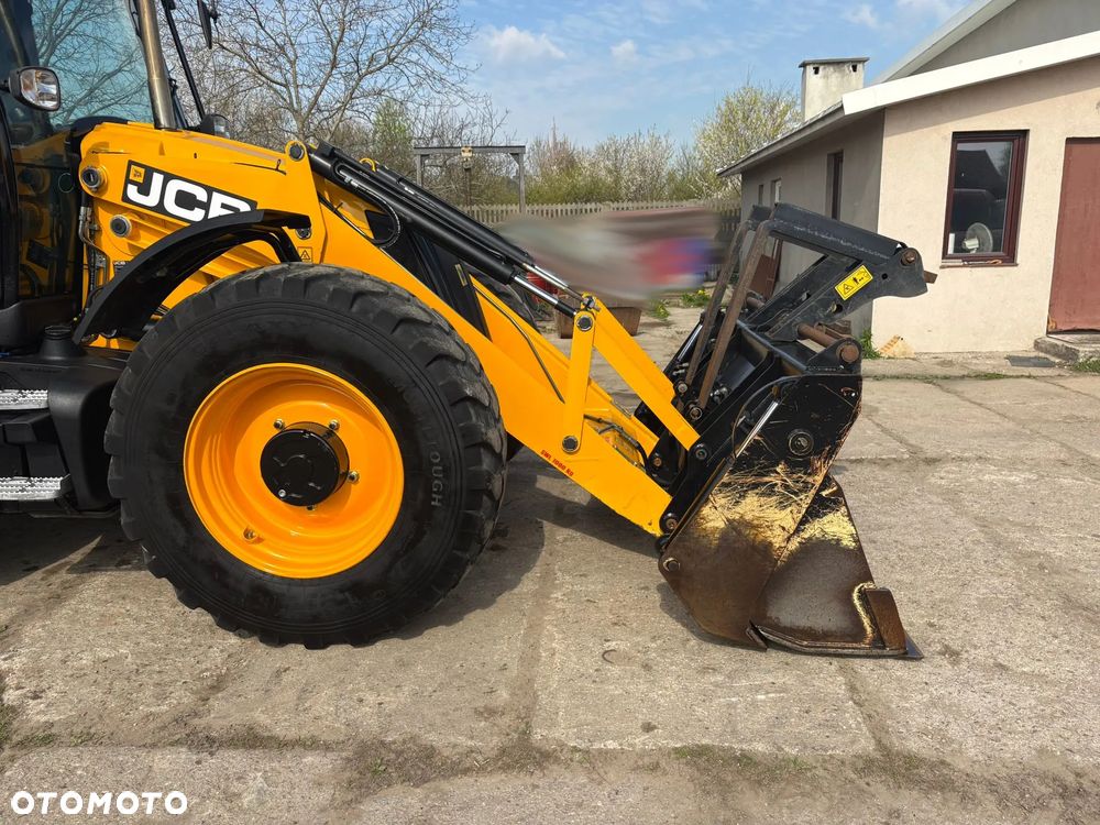 JCB 4CX - 24