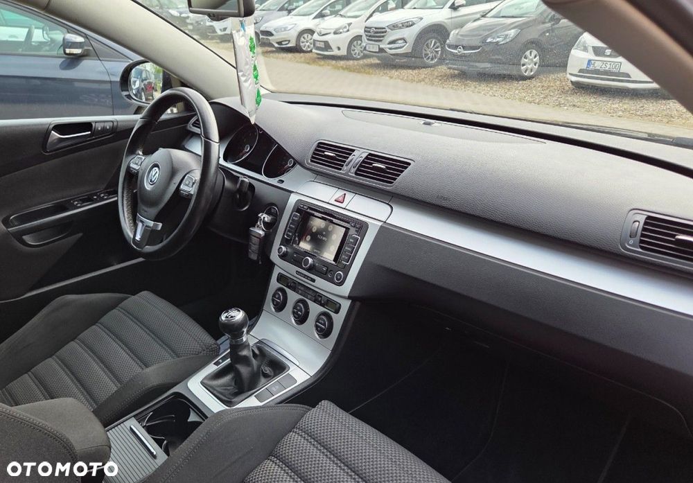Volkswagen Passat - 8
