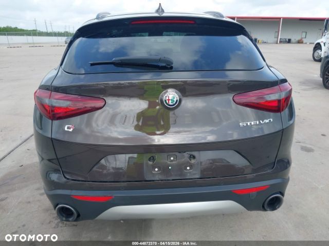 Alfa Romeo Stelvio 2.0 Turbo 16V AT8-Q4 Veloce Ti - 9