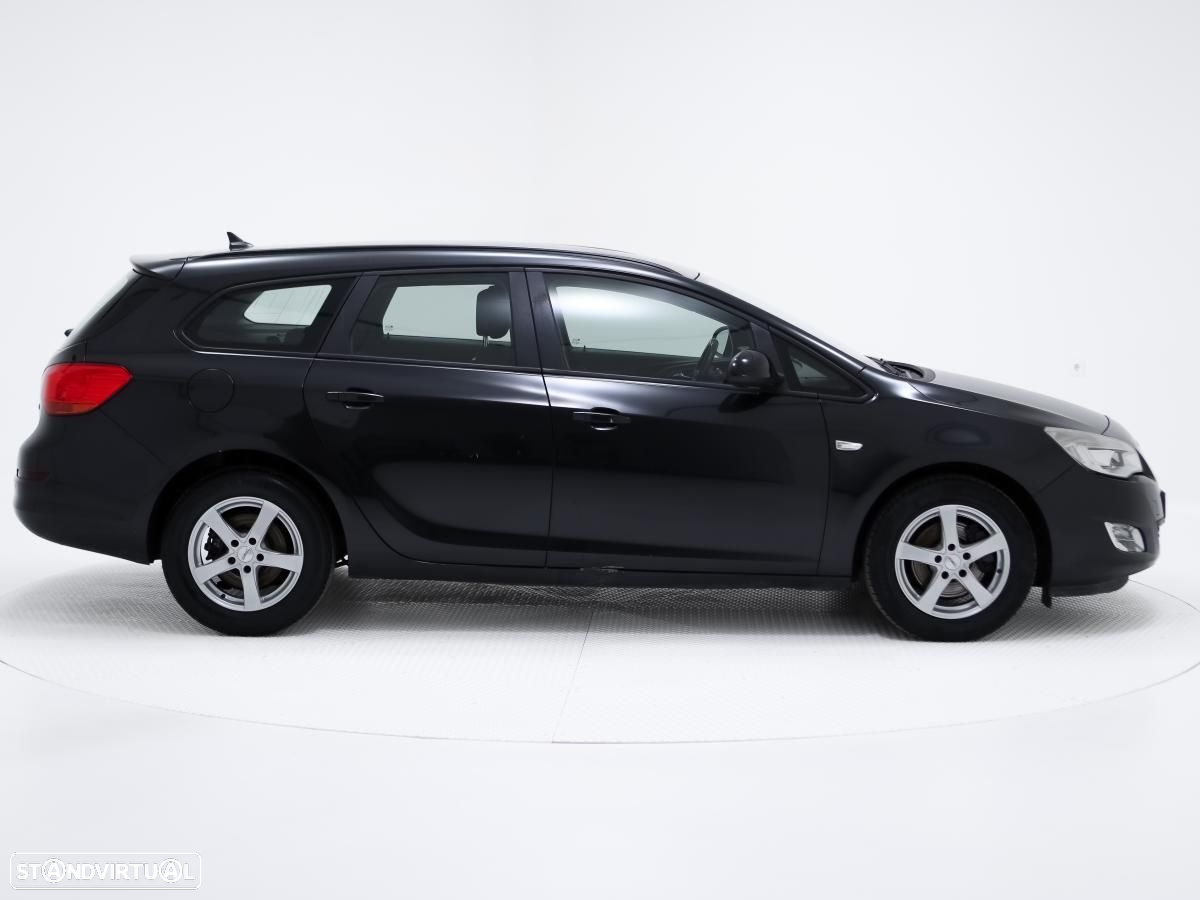 Opel Astra Sports Tourer - 2