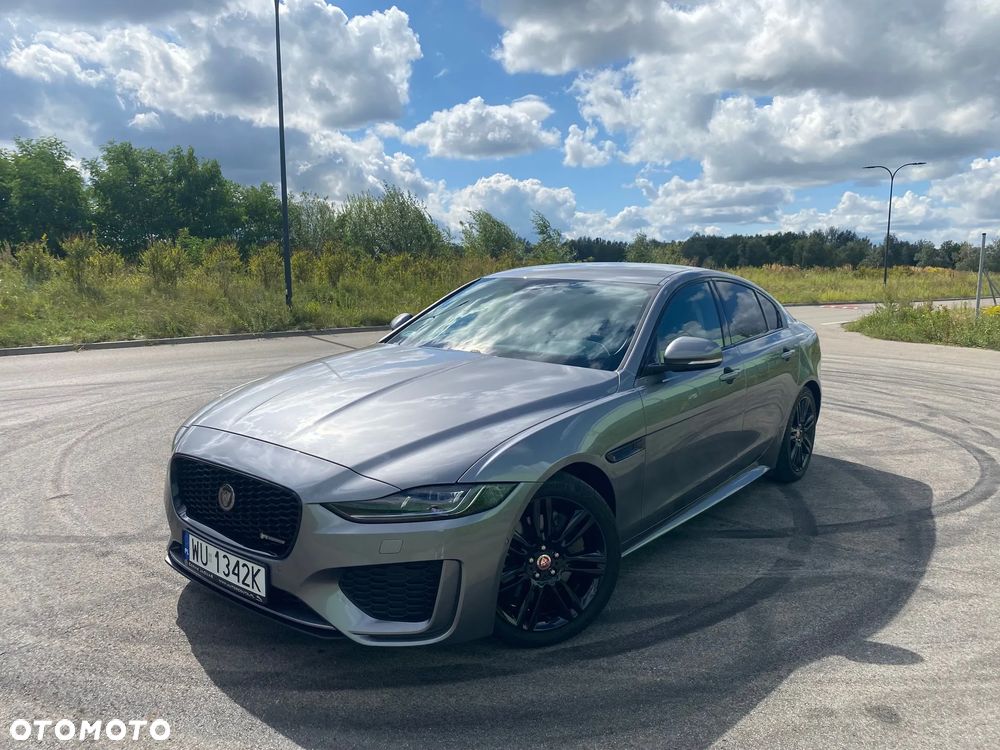 Jaguar XE 2.0 P250 R-Dynamic SE - 1