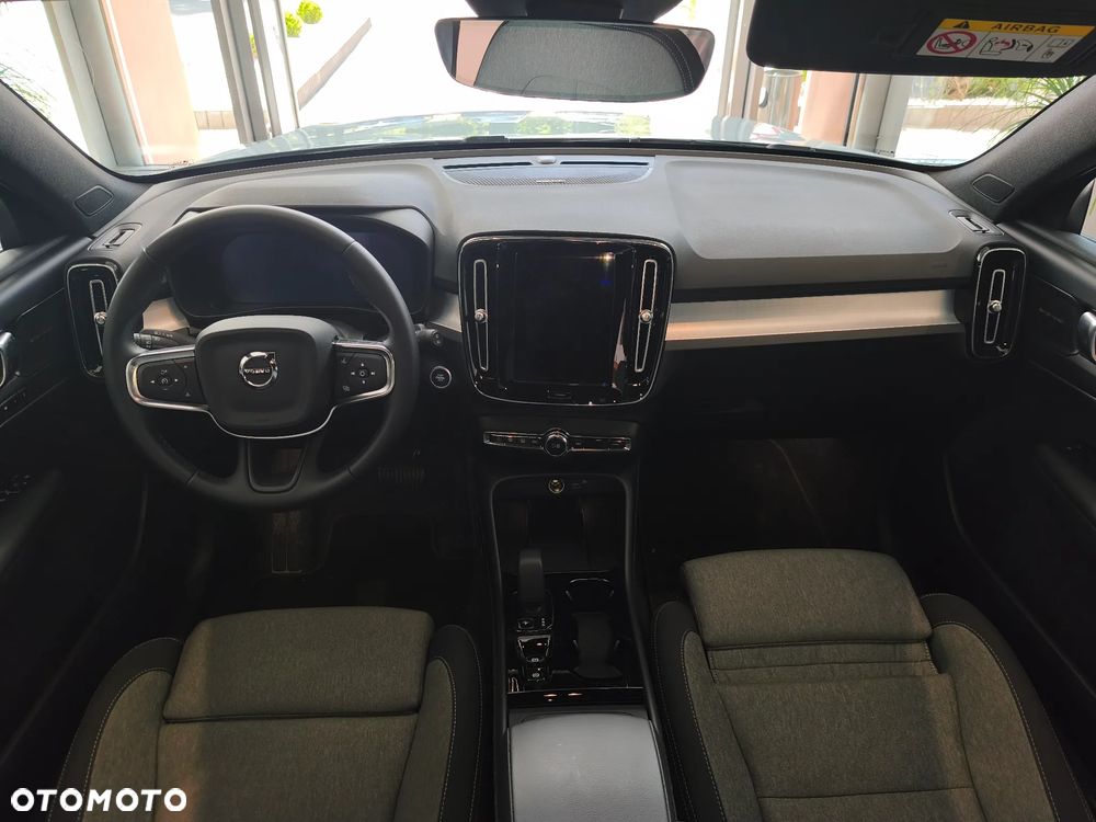 Volvo XC 40 B3 Plus Dark - 11