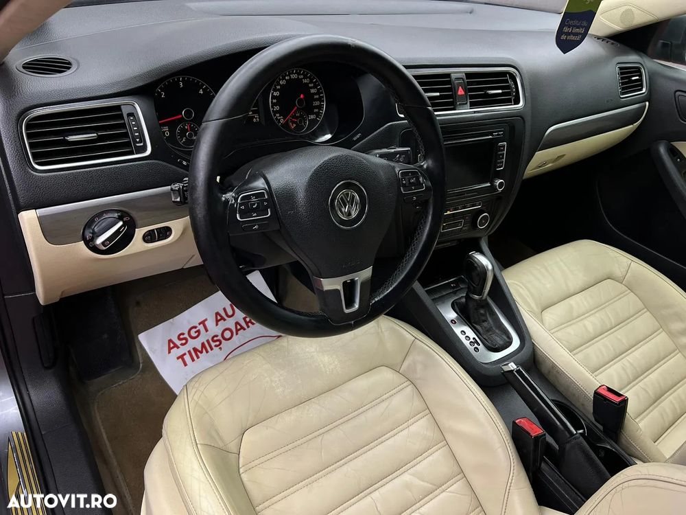 Volkswagen Jetta - 10