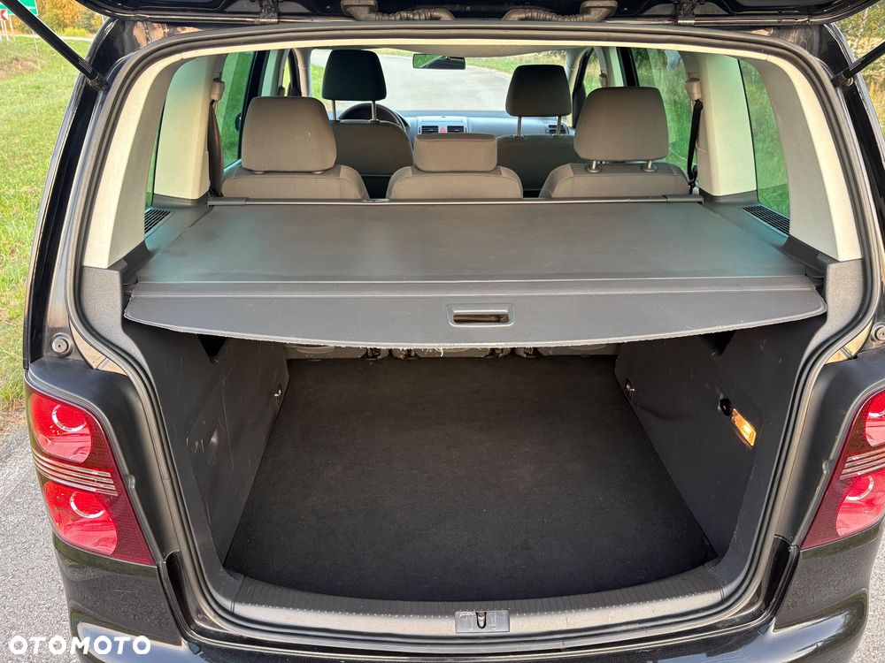 Volkswagen Touran - 26