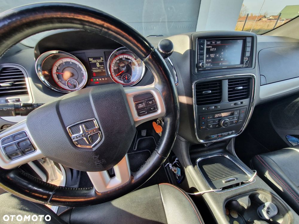 Dodge Grand Caravan - 8