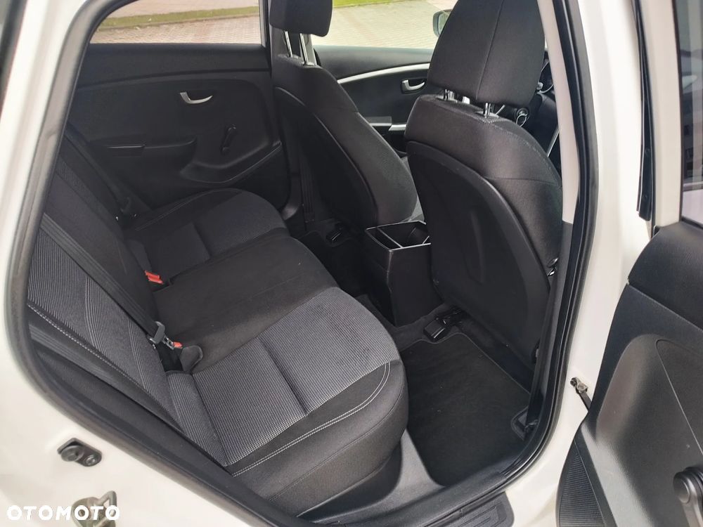 Hyundai i30 blue 1.4 Style - 28