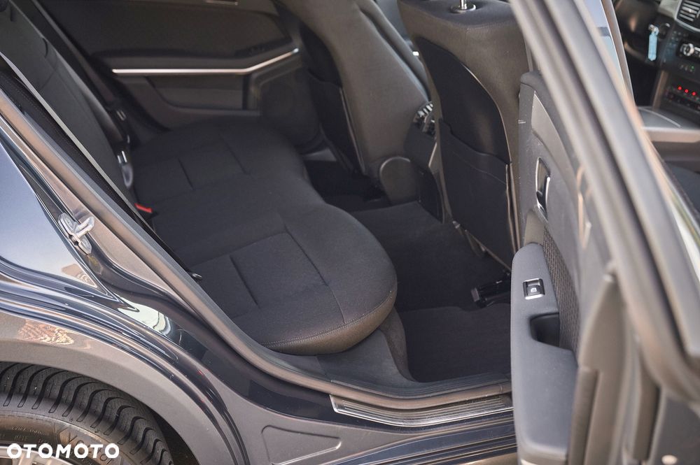 Mercedes-Benz Klasa E 250 CDI DPF 4Matic BlueEFFICIENCY 7G-TRONIC - 26