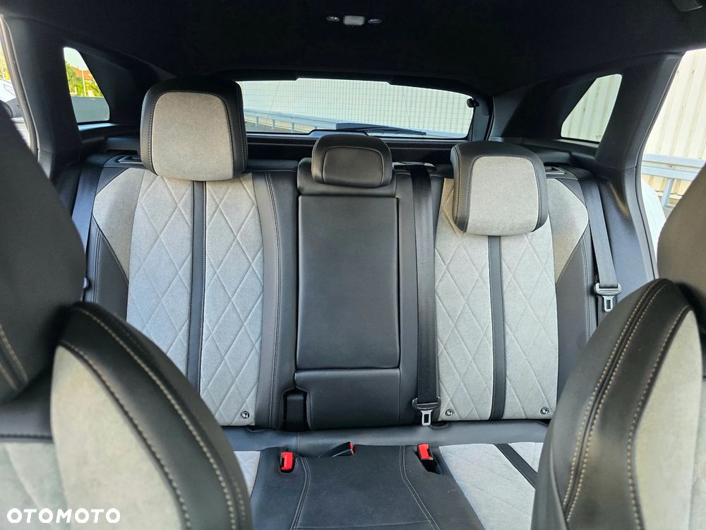 Peugeot 3008 1.6 PureTech HYbrid4 GT Line S&S EAT8 - 22
