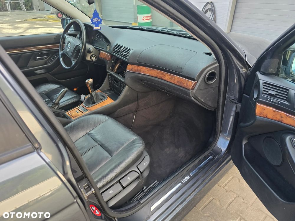 BMW Seria 5 520i - 14