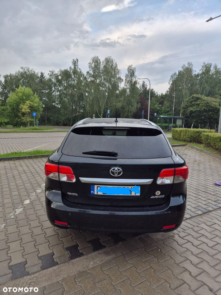 Toyota Avensis 2.0 D-4D Luna - 2
