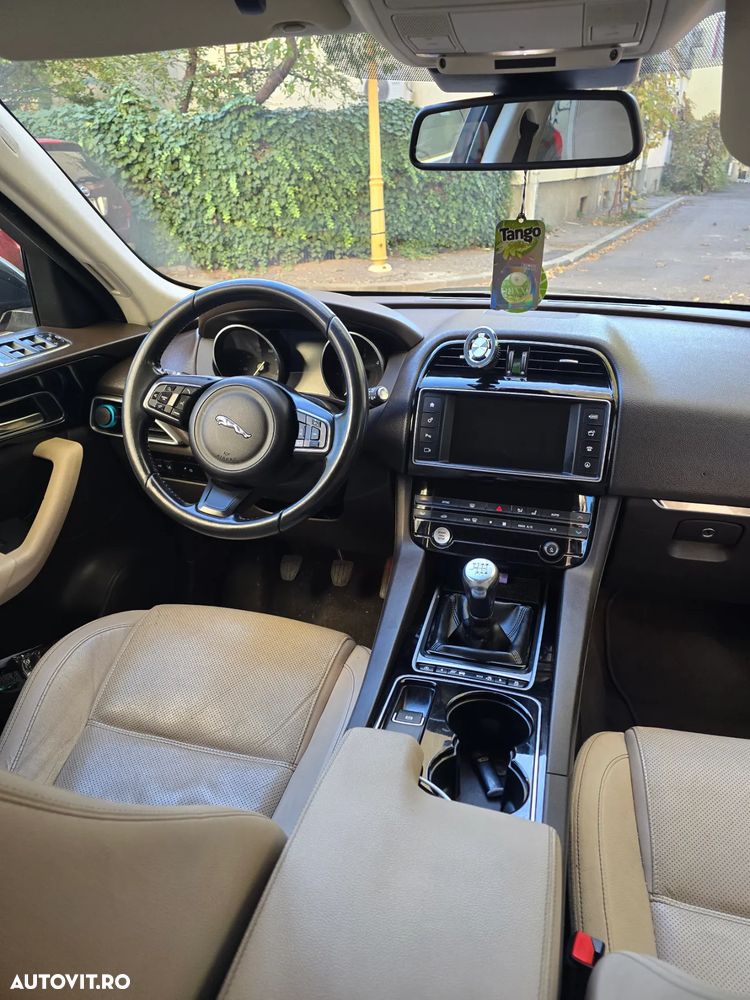 Jaguar F-Pace 20d AWD Portfolio - 6