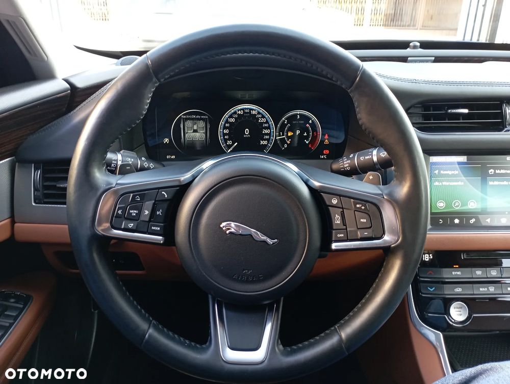 Jaguar XF 2.0 i4D Prestige - 12
