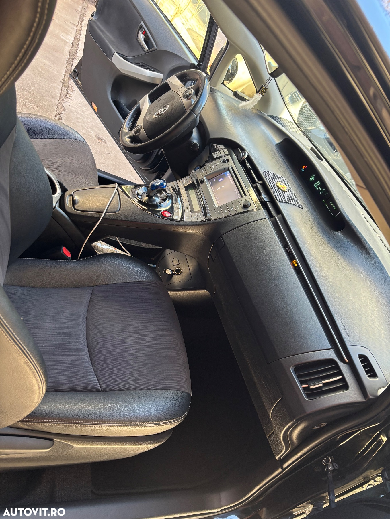 Toyota Prius (Hybrid) - 8