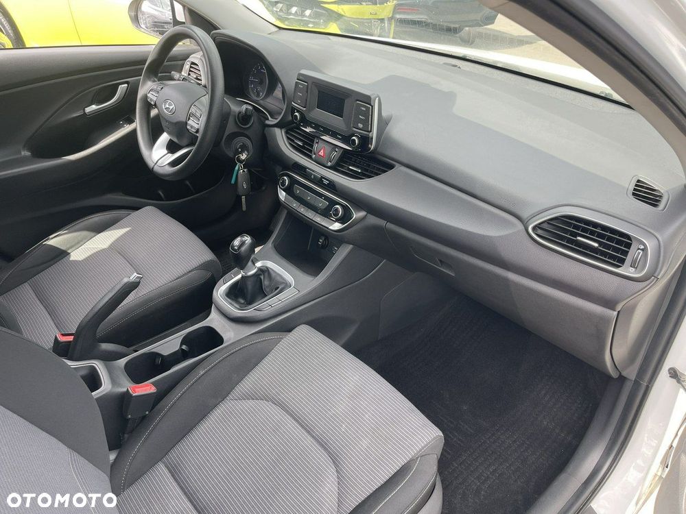 Hyundai i30 1.5 Intro - 7