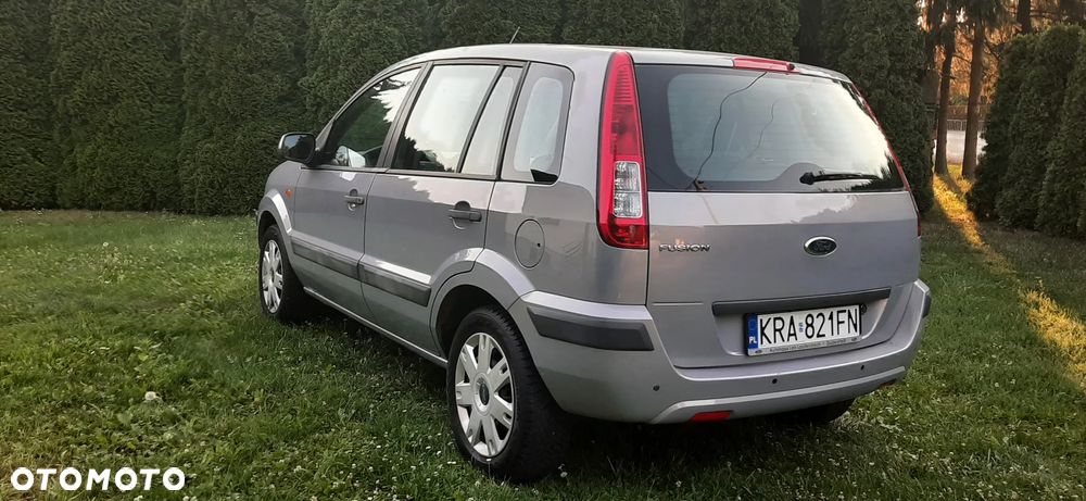 Ford Fusion - 16