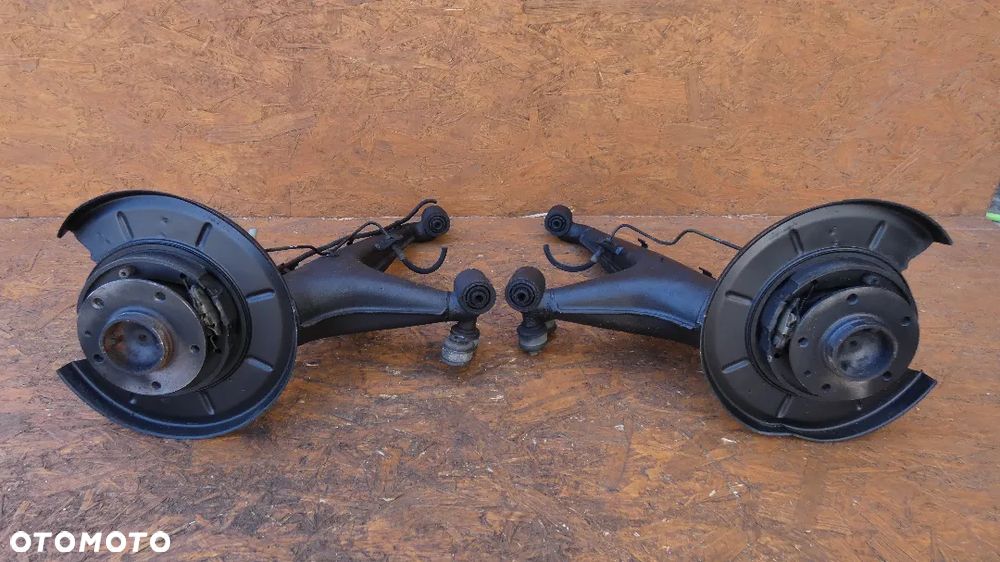 BMW E24 ZWROTNICA PRAWY LEWY TYŁ