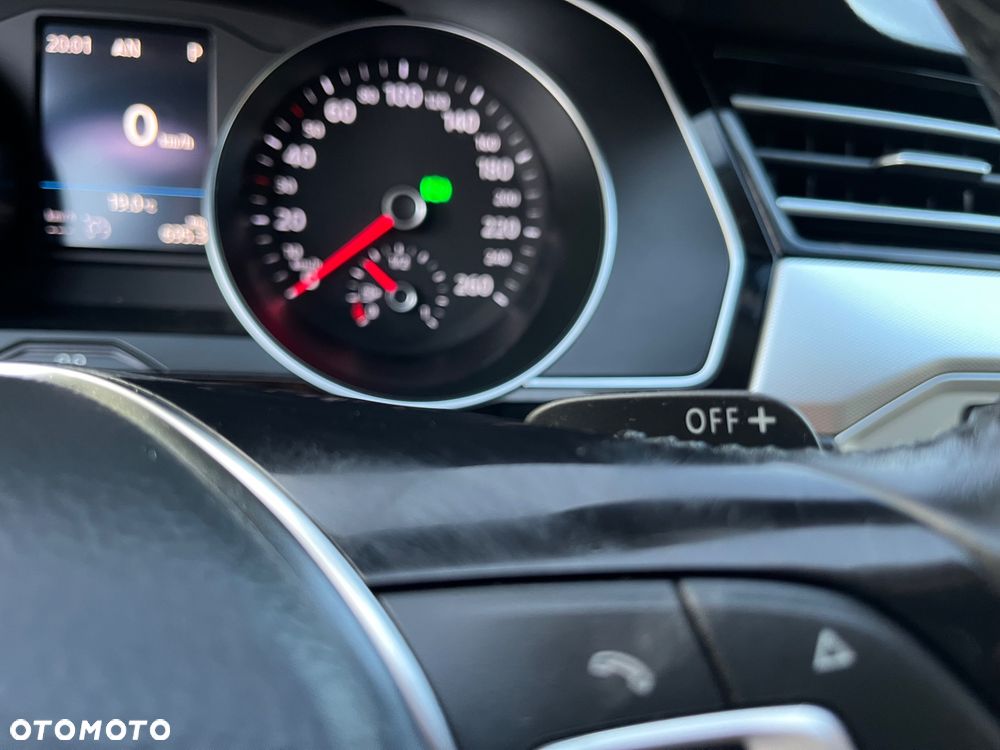 Volkswagen Passat Variant 2.0 TDI BMT Highline DSG - 11