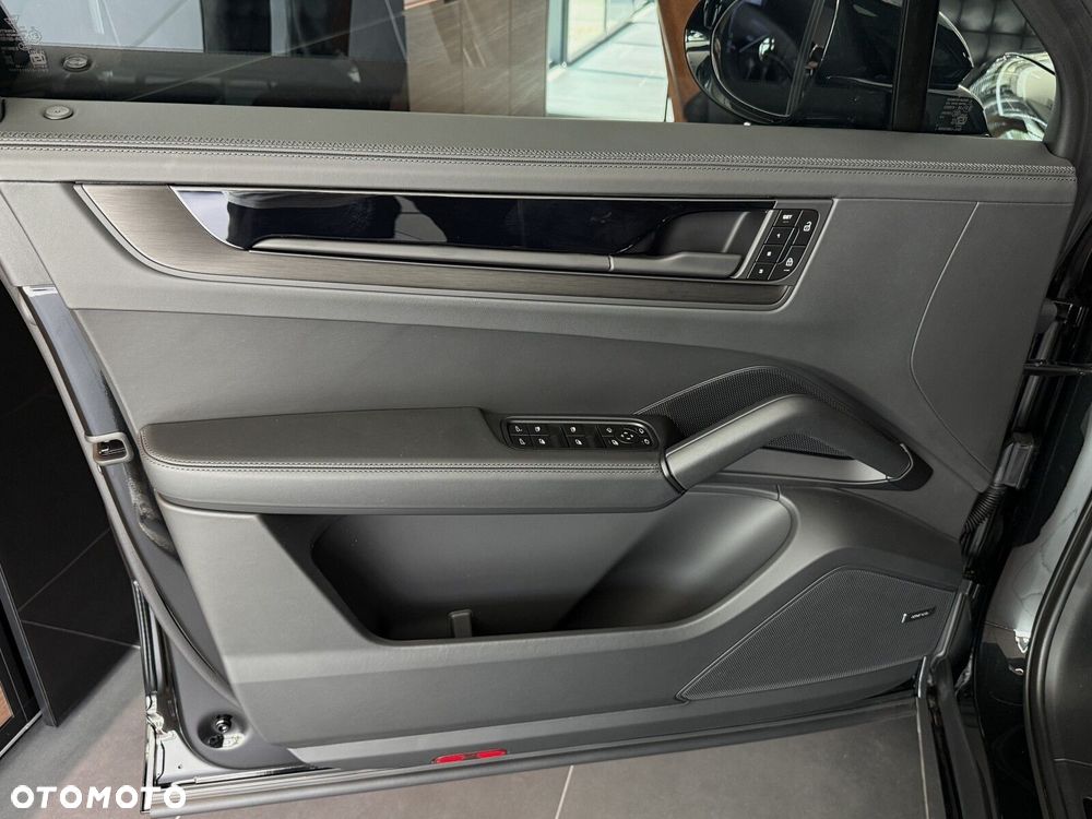 Porsche Cayenne - 16