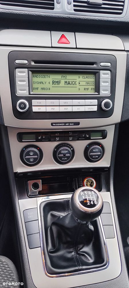 Volkswagen Passat 1.6 FSI Comfortline - 32