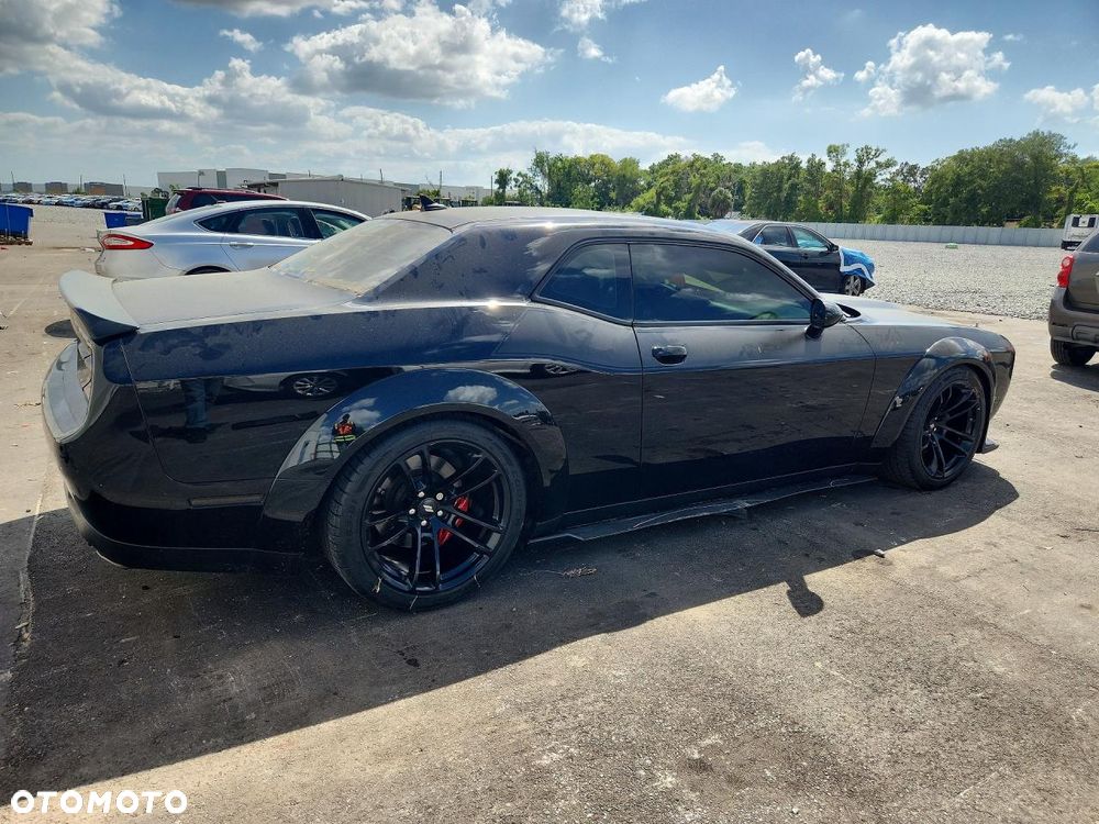 Dodge Challenger - 4