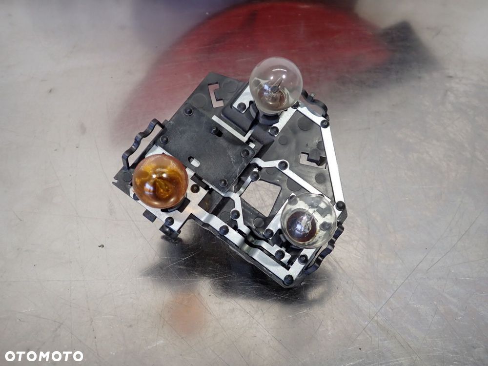 LAMPA PRAWA TYLNA PEUGEOT 207 - 9