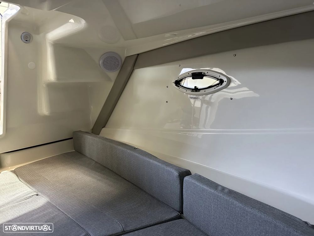 Quicksilver Activ 755 Sundeck - 13