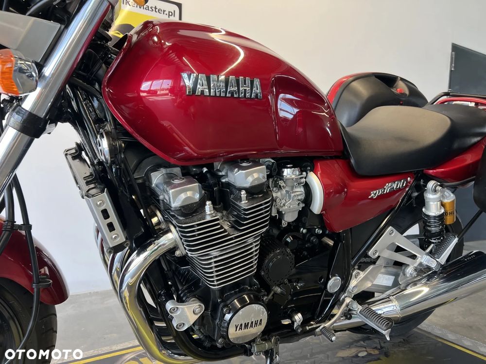 Yamaha XJR - 9