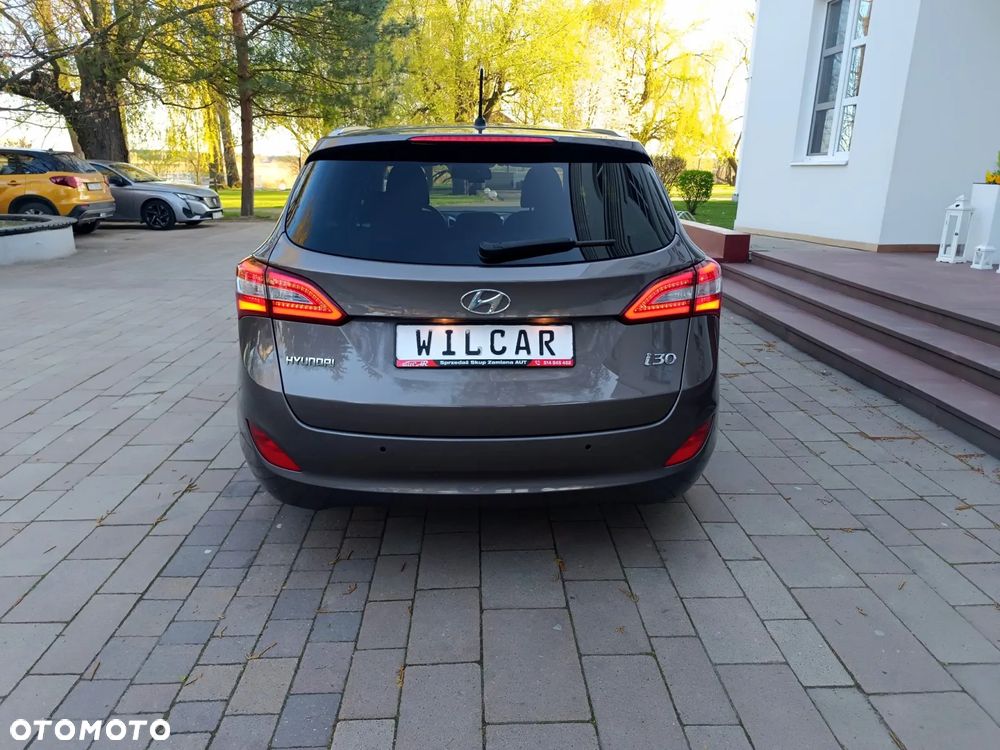 Hyundai i30 blue Kombi 1.6 CRDi Passion - 18