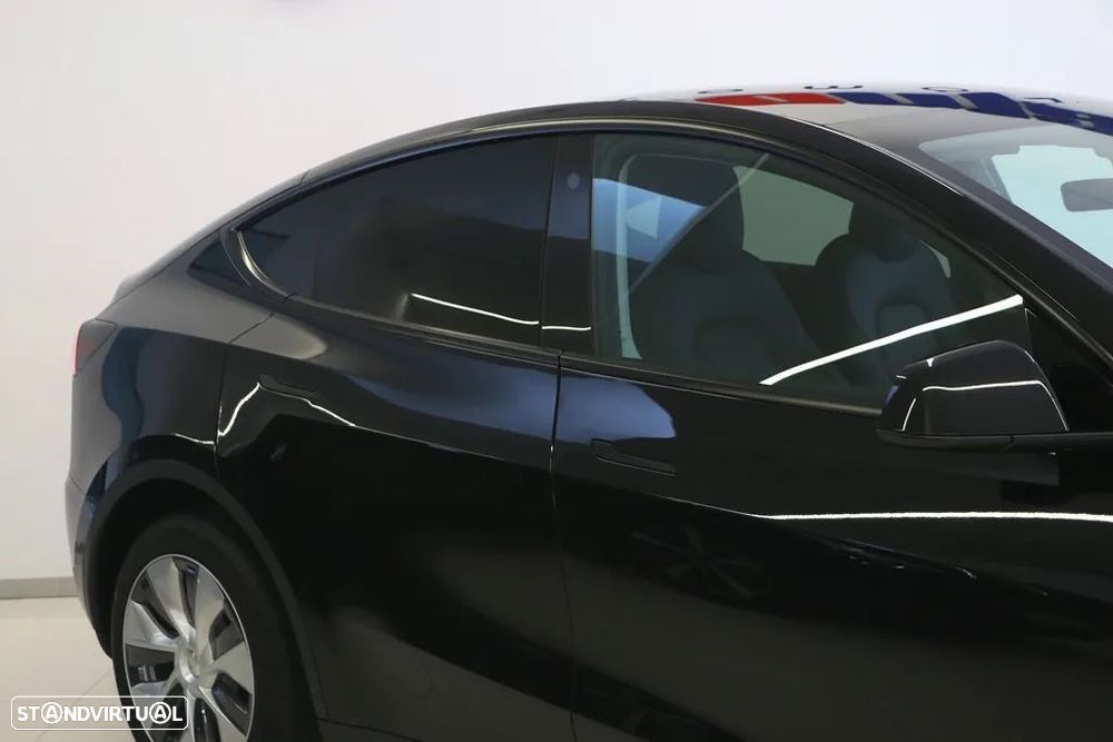 Tesla Model Y - 5