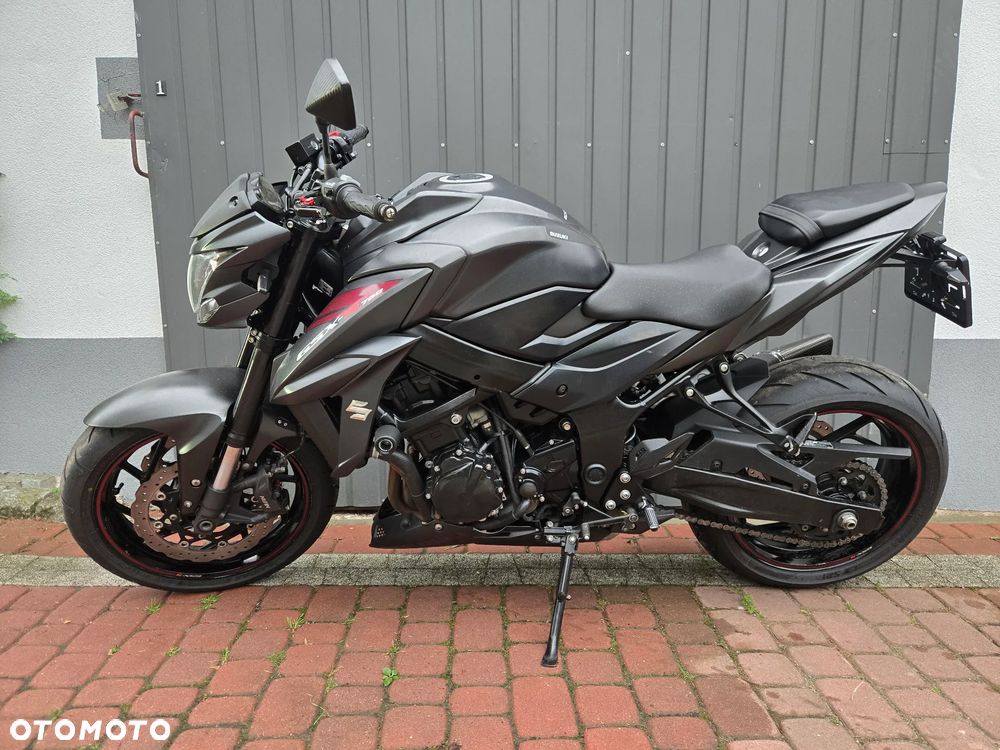 Suzuki GSX - 2