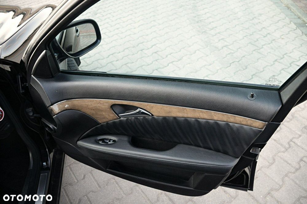 Mercedes-Benz Klasa E - 23