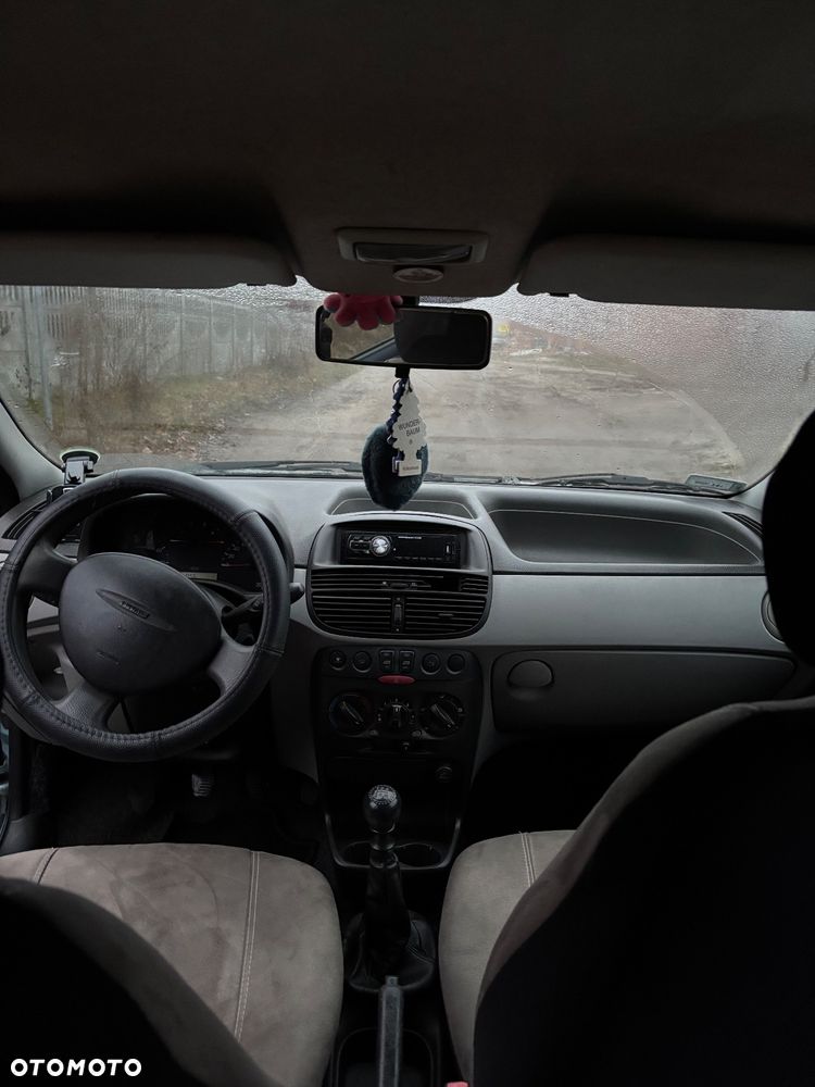 Fiat Punto 1.2 8V - 16