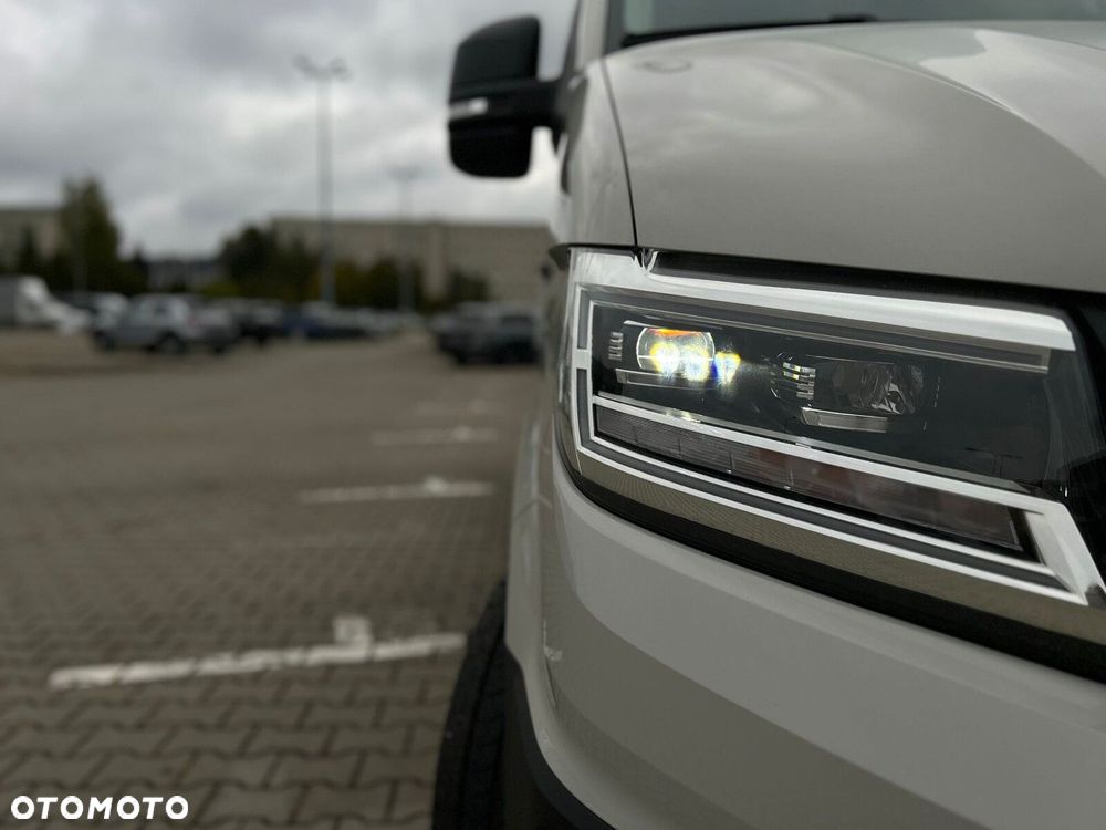Volkswagen Crafter Crafter 35 Skrzyniowy z podwójną kabiną silnik: 2,0 l EU6 SCR 177 KM / skrzynia biegów: 4MOTION automatyczna 8-biegowa rozstaw osi: 3640 mm - 27