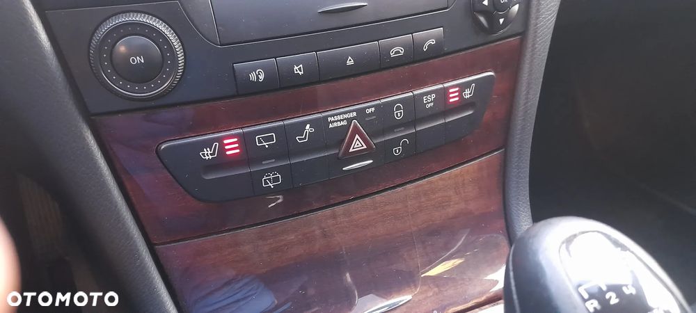 Mercedes-Benz Klasa E 200 Kompressor Classic - 19