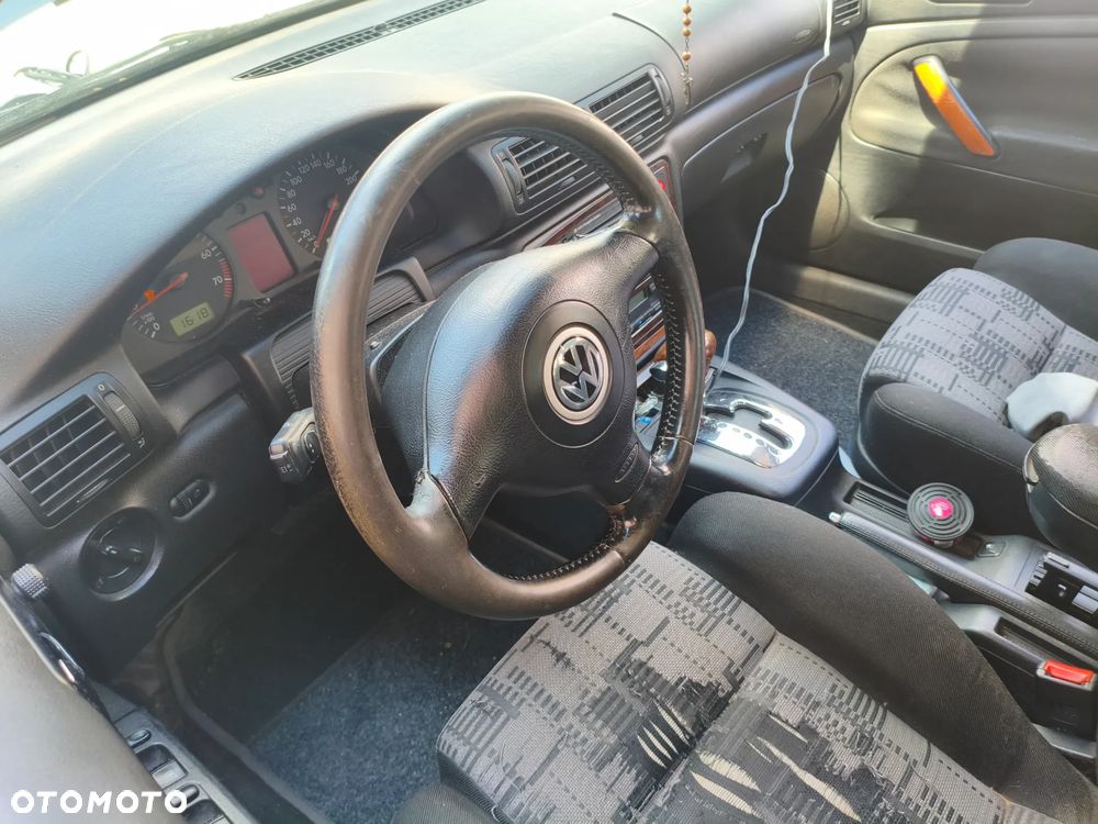 Volkswagen Passat - 4