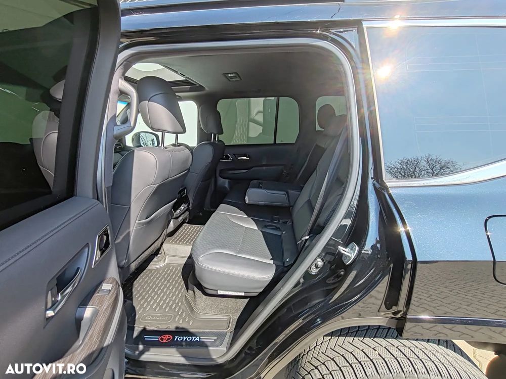 Toyota Land Cruiser 300 - 6